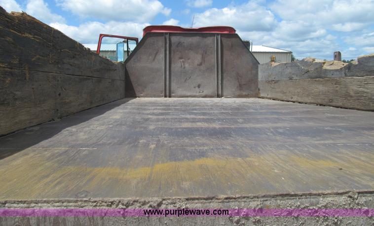 image for item I8996 1987 Ford LN8000 dump truck