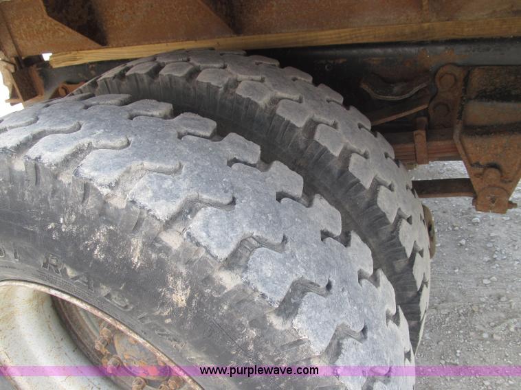 image for item I8996 1987 Ford LN8000 dump truck