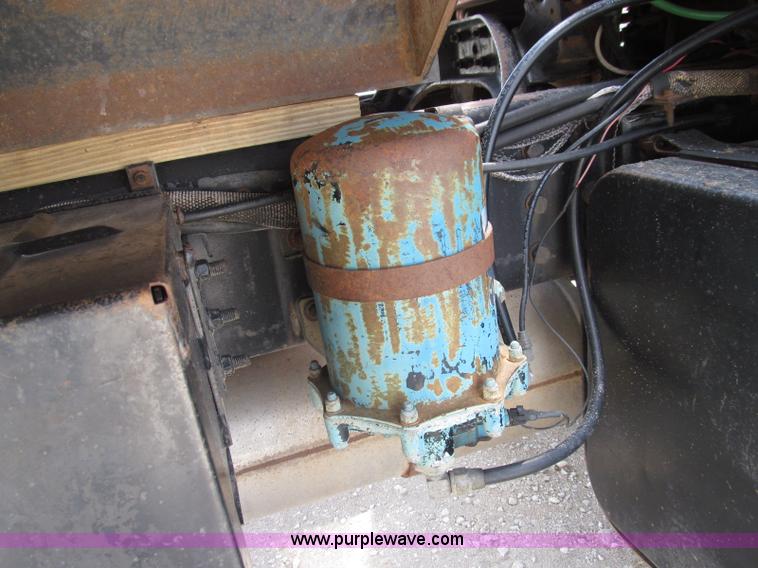 image for item I8996 1987 Ford LN8000 dump truck