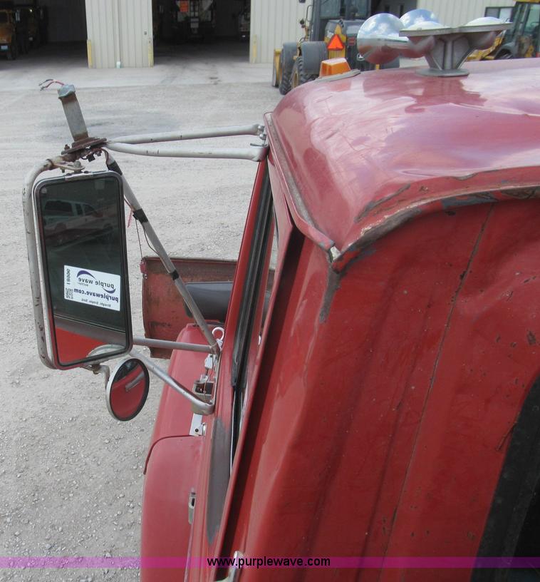 image for item I8996 1987 Ford LN8000 dump truck