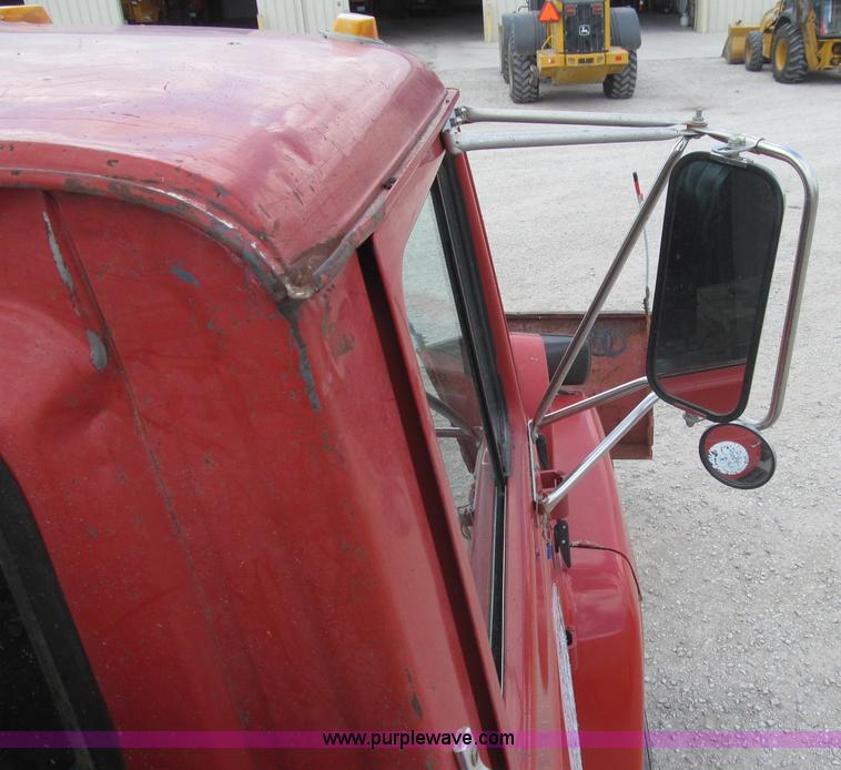 image for item I8996 1987 Ford LN8000 dump truck