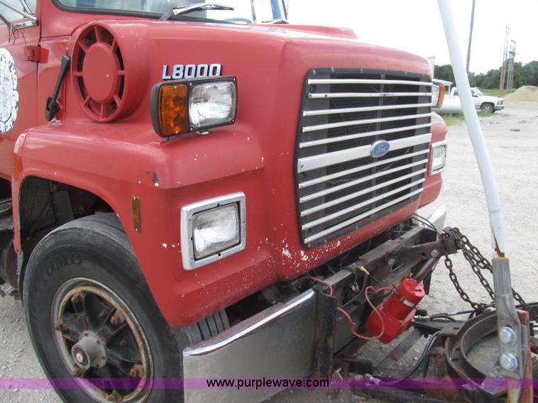 image for item I8996 1987 Ford LN8000 dump truck