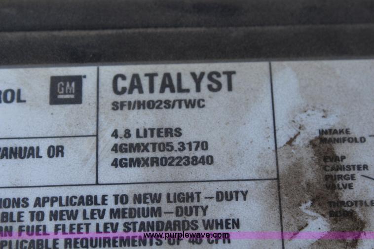 image for item J1009 2004 Chevrolet Silverado 1500 pickup truck