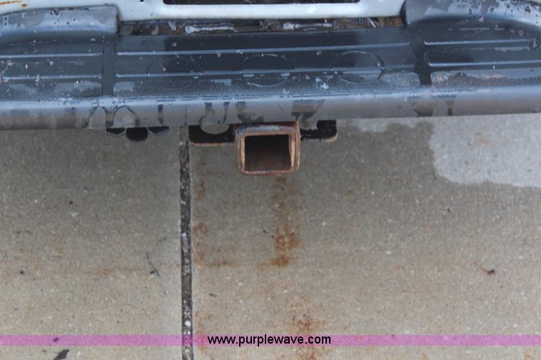 image for item J1009 2004 Chevrolet Silverado 1500 pickup truck