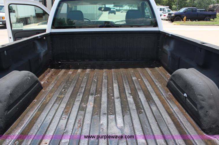 image for item J1009 2004 Chevrolet Silverado 1500 pickup truck