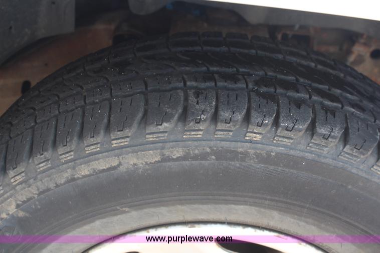 image for item J1009 2004 Chevrolet Silverado 1500 pickup truck