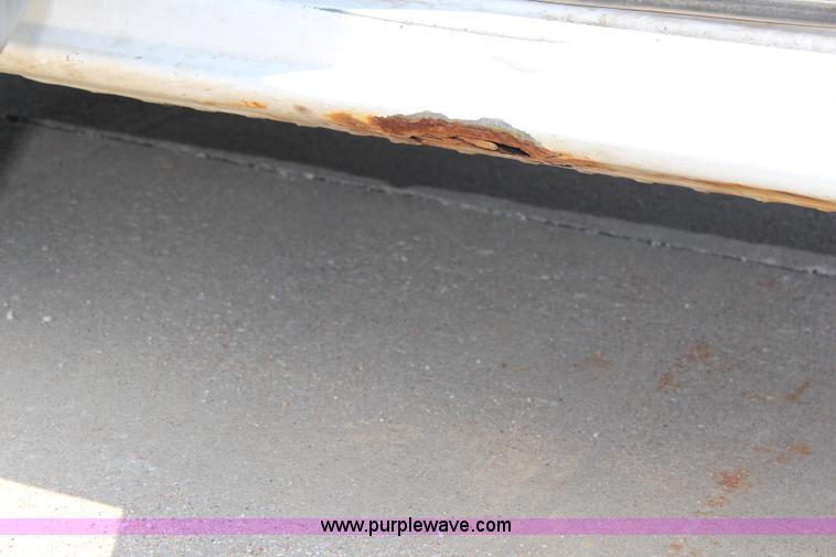 image for item J1009 2004 Chevrolet Silverado 1500 pickup truck