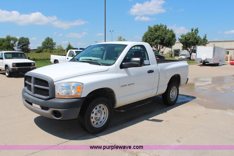 image for item J1010 2006 Dodge Ram 1500 pickup truck