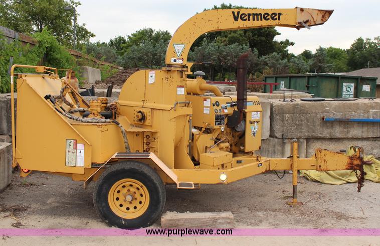 image for item J1030 1995 Vermeer 1230 wood chipper