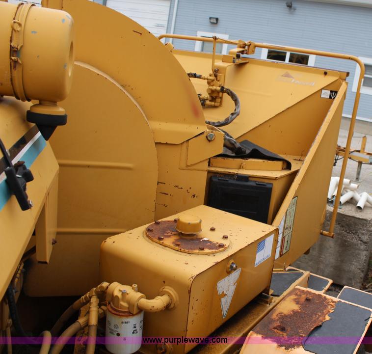 image for item J1030 1995 Vermeer 1230 wood chipper
