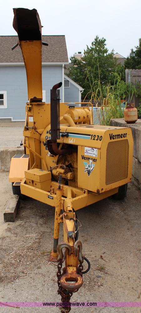 image for item J1030 1995 Vermeer 1230 wood chipper