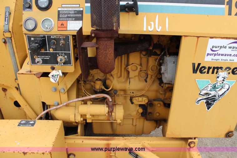 image for item J1030 1995 Vermeer 1230 wood chipper