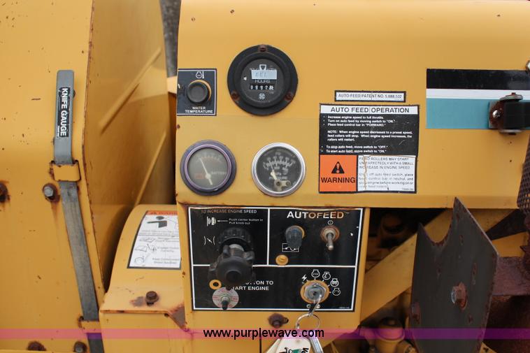 image for item J1030 1995 Vermeer 1230 wood chipper