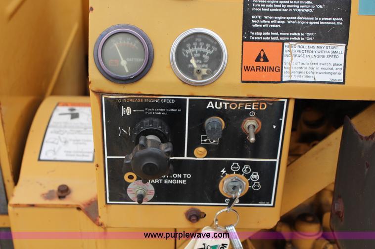 image for item J1030 1995 Vermeer 1230 wood chipper