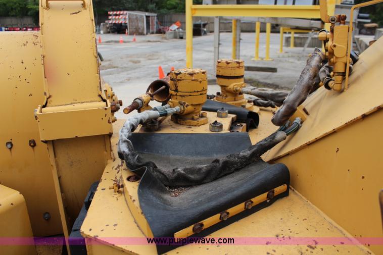 image for item J1030 1995 Vermeer 1230 wood chipper