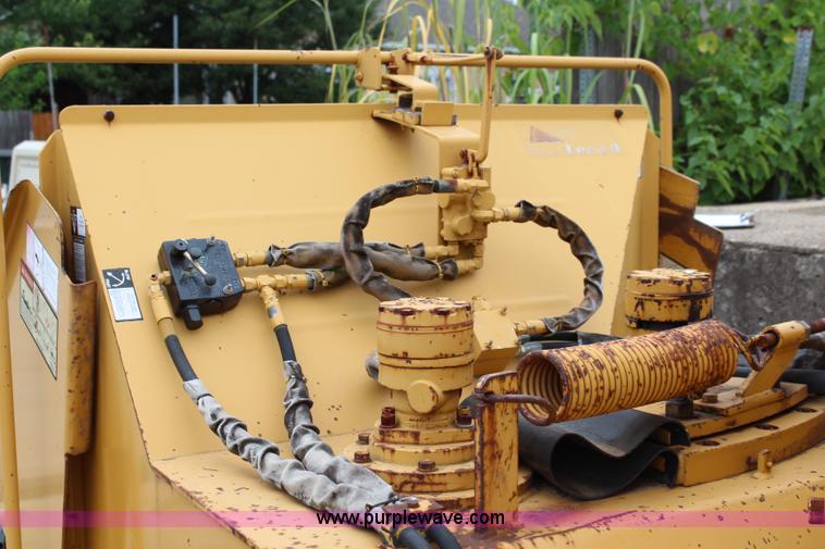 image for item J1030 1995 Vermeer 1230 wood chipper