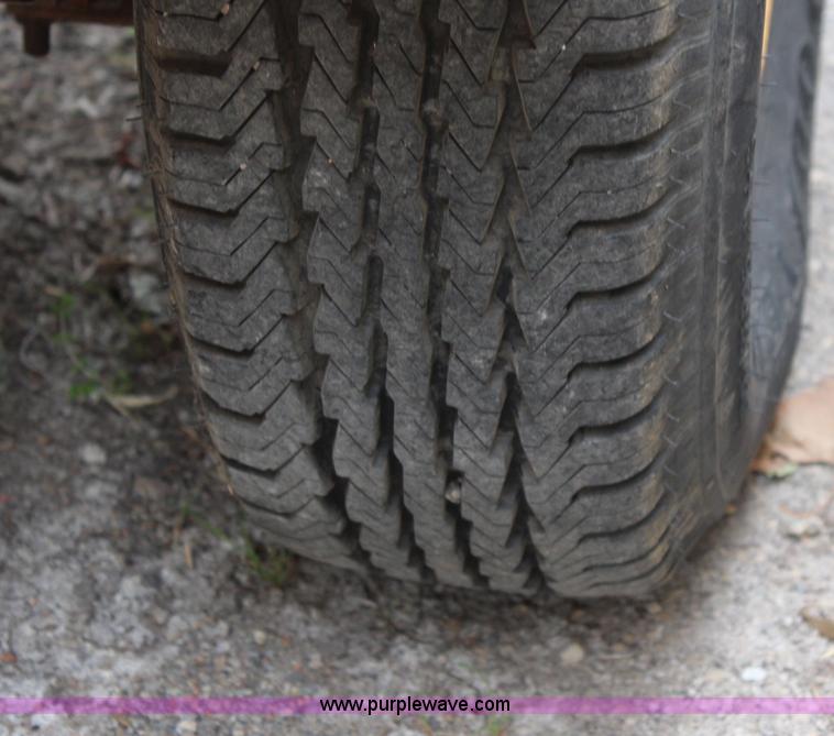 image for item J1030 1995 Vermeer 1230 wood chipper