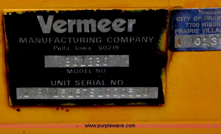 image for item J1030 1995 Vermeer 1230 wood chipper