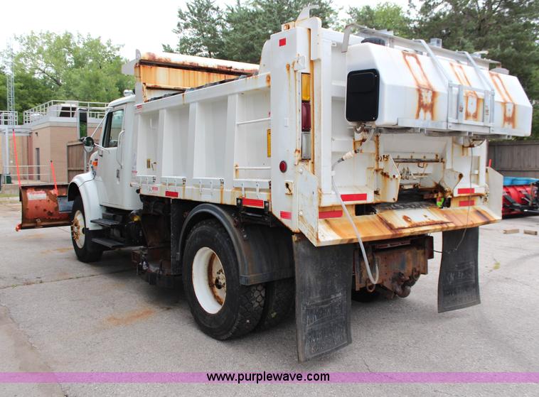 image for item J1031 2000 International 4900 dump truck