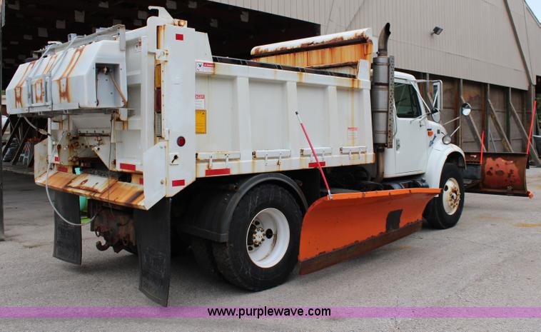 image for item J1031 2000 International 4900 dump truck