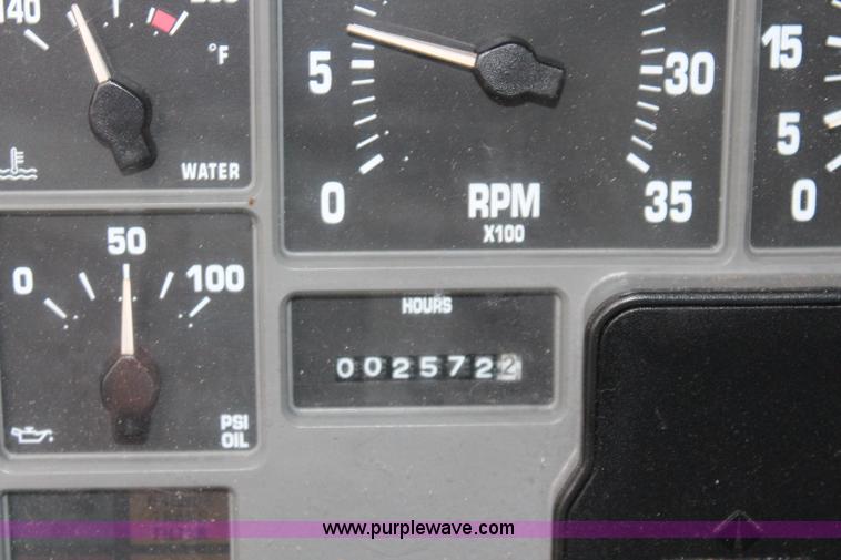 image for item J1031 2000 International 4900 dump truck