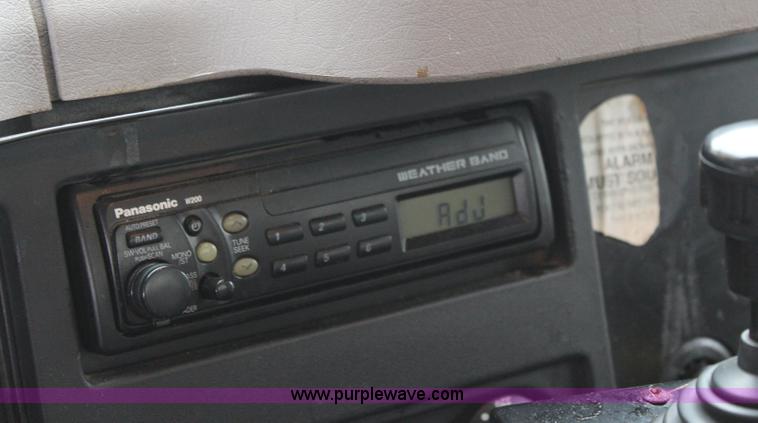 image for item J1031 2000 International 4900 dump truck