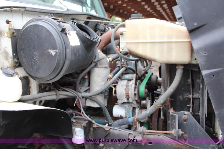 image for item J1031 2000 International 4900 dump truck