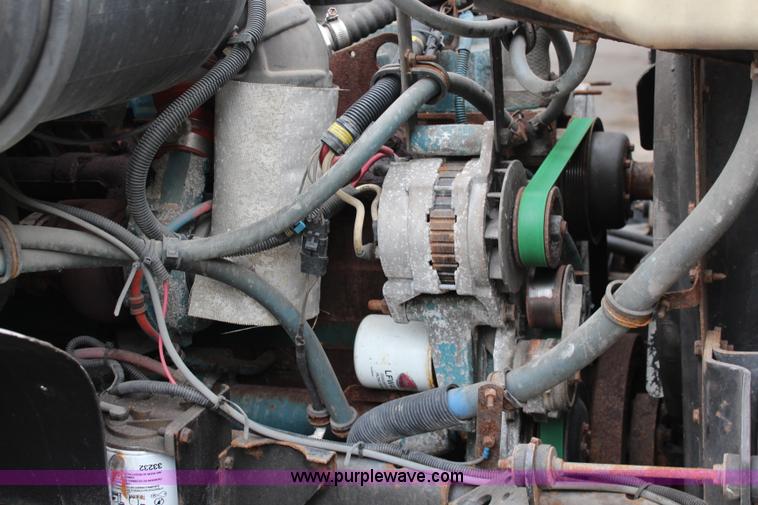 image for item J1031 2000 International 4900 dump truck