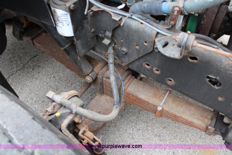 image for item J1031 2000 International 4900 dump truck