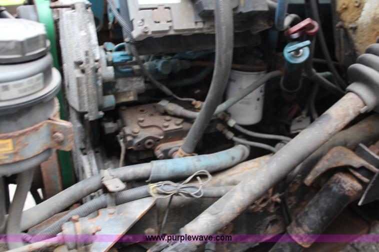 image for item J1031 2000 International 4900 dump truck