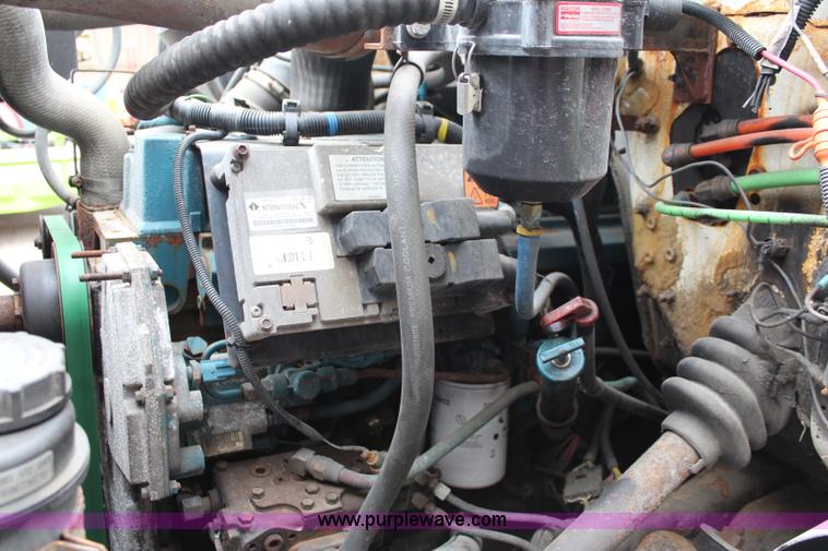 image for item J1031 2000 International 4900 dump truck