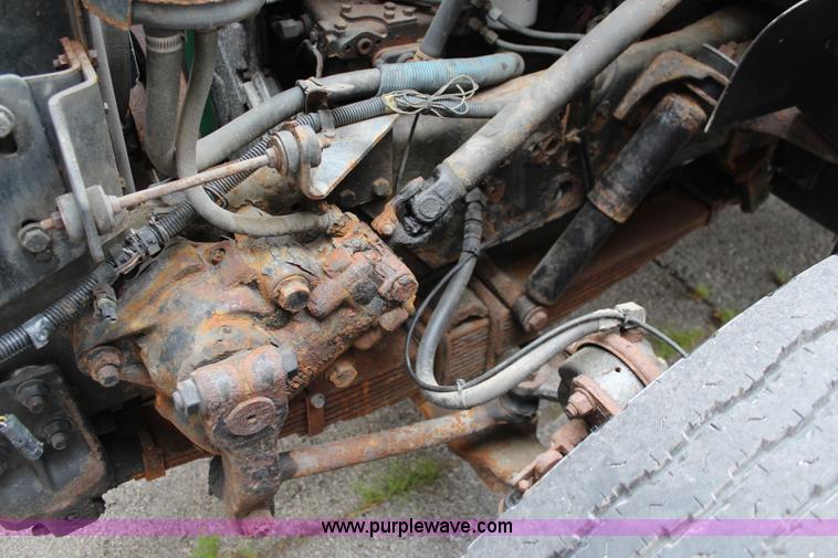 image for item J1031 2000 International 4900 dump truck