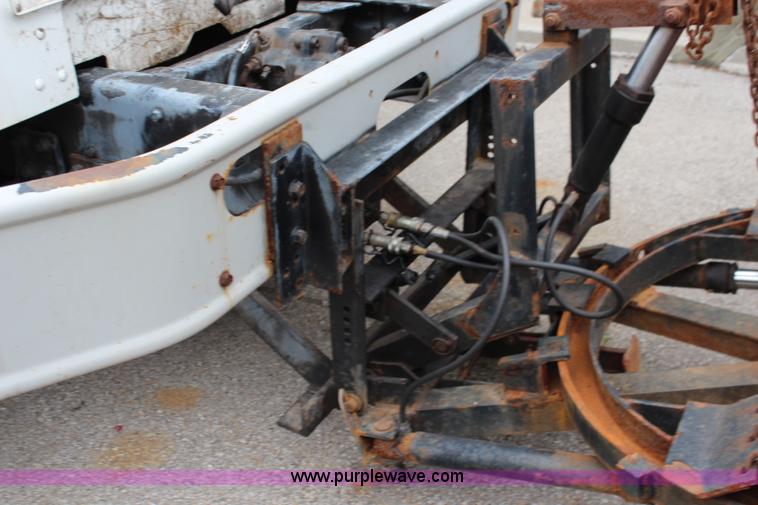 image for item J1031 2000 International 4900 dump truck