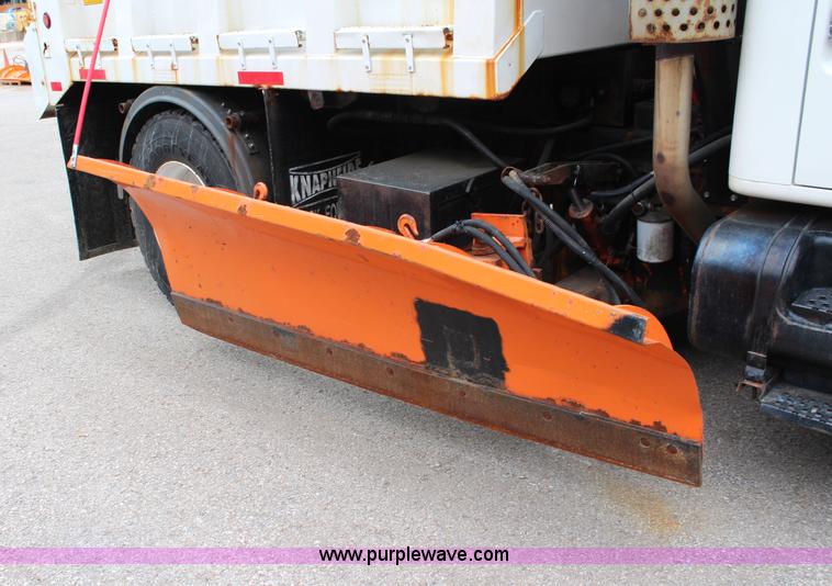 image for item J1031 2000 International 4900 dump truck