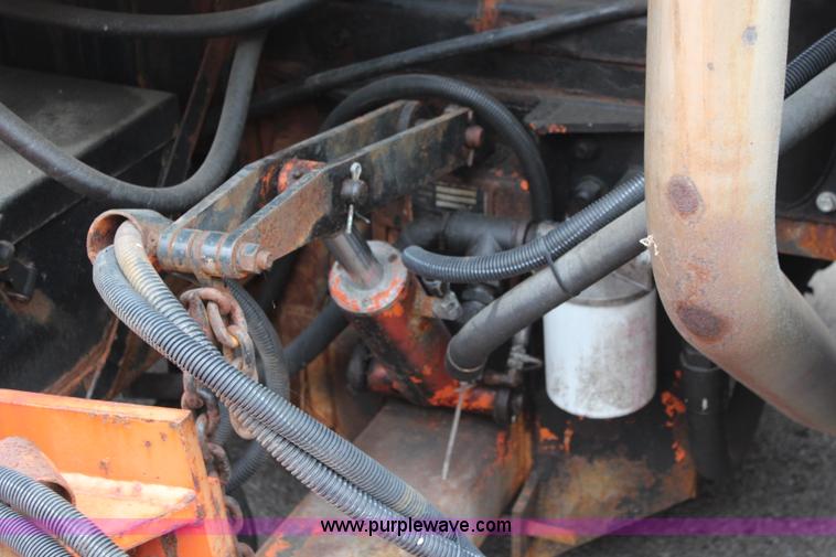 image for item J1031 2000 International 4900 dump truck