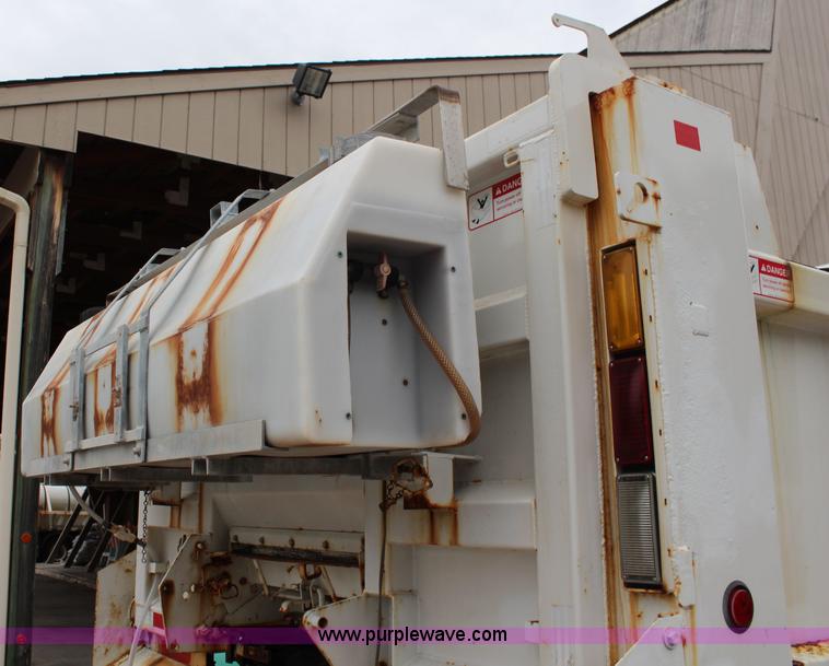 image for item J1031 2000 International 4900 dump truck