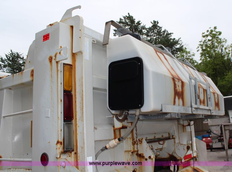 image for item J1031 2000 International 4900 dump truck