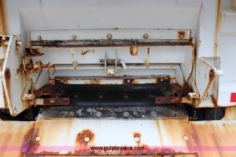 image for item J1031 2000 International 4900 dump truck