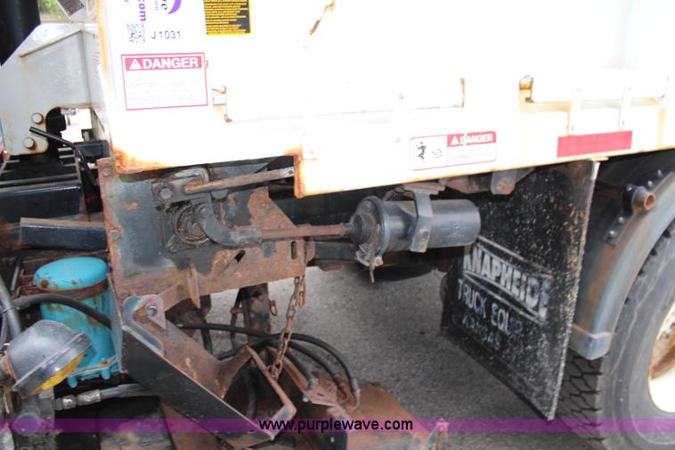 image for item J1031 2000 International 4900 dump truck