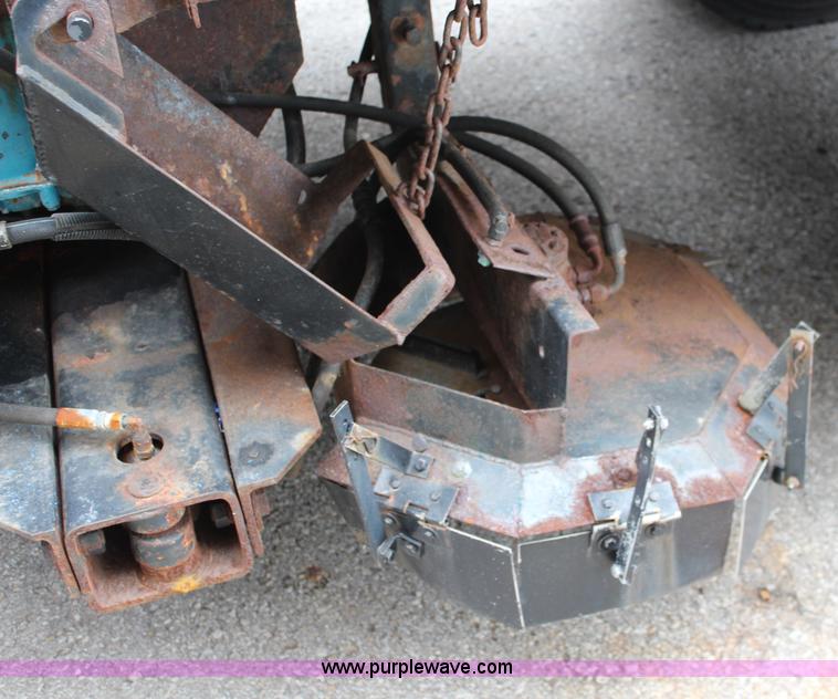 image for item J1031 2000 International 4900 dump truck