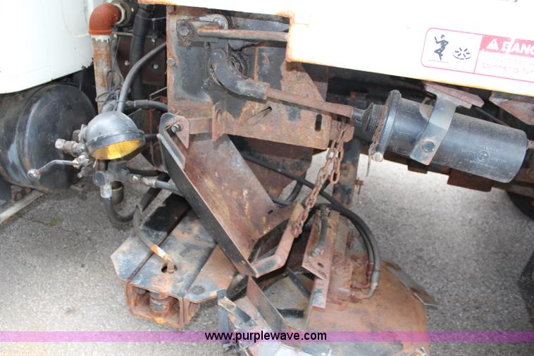 image for item J1031 2000 International 4900 dump truck