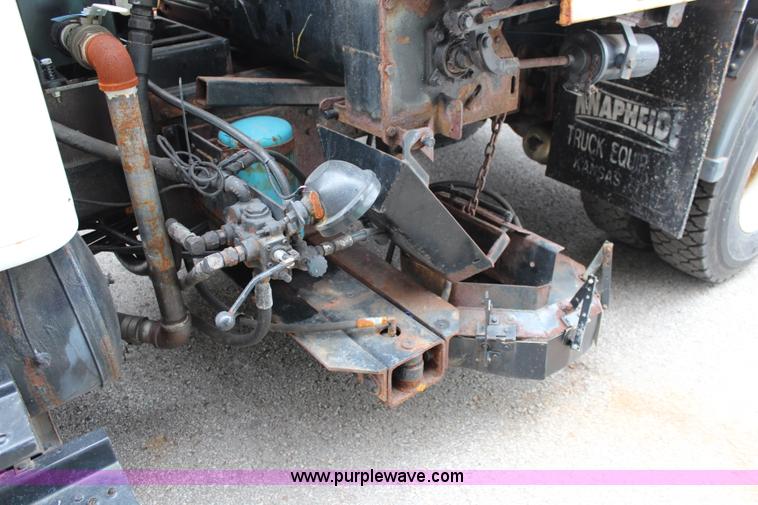 image for item J1031 2000 International 4900 dump truck