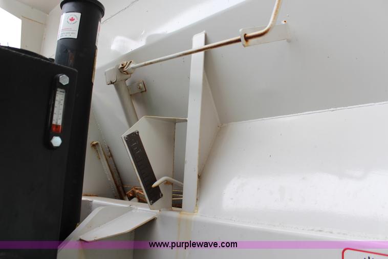 image for item J1031 2000 International 4900 dump truck