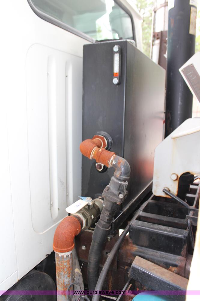 image for item J1031 2000 International 4900 dump truck