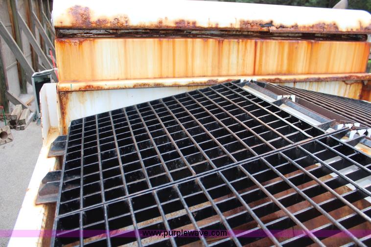 image for item J1031 2000 International 4900 dump truck