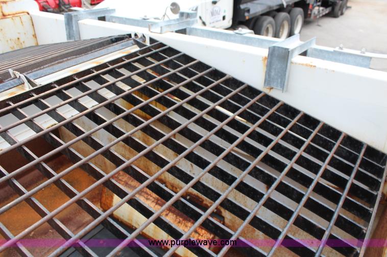 image for item J1031 2000 International 4900 dump truck