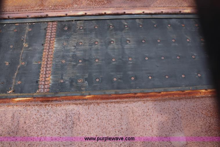 image for item J1031 2000 International 4900 dump truck