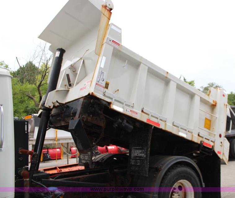 image for item J1031 2000 International 4900 dump truck