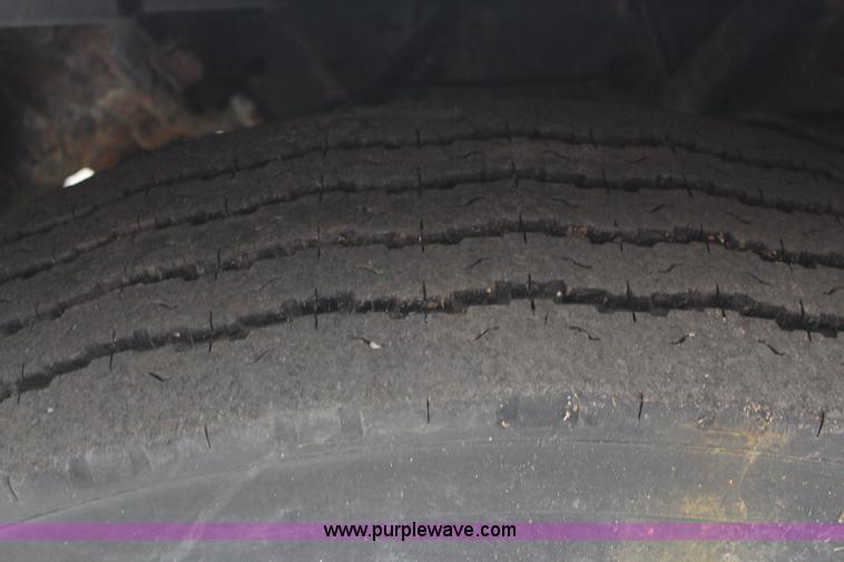 image for item J1031 2000 International 4900 dump truck