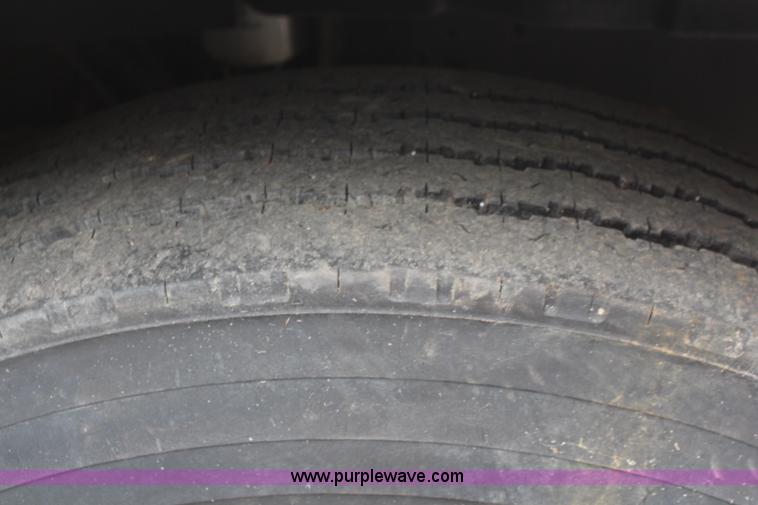 image for item J1031 2000 International 4900 dump truck